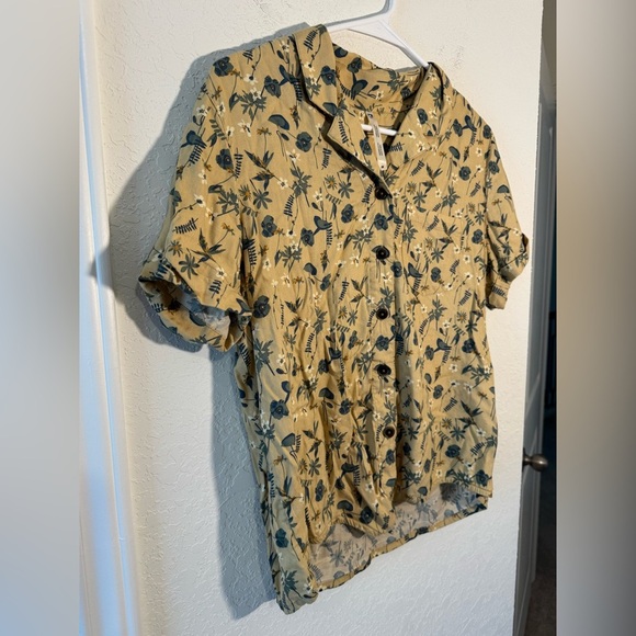 Kuhl Elsie Honeycomb Floral Button Down Tie Front Top Womens Size Medium - Picture 3 of 9